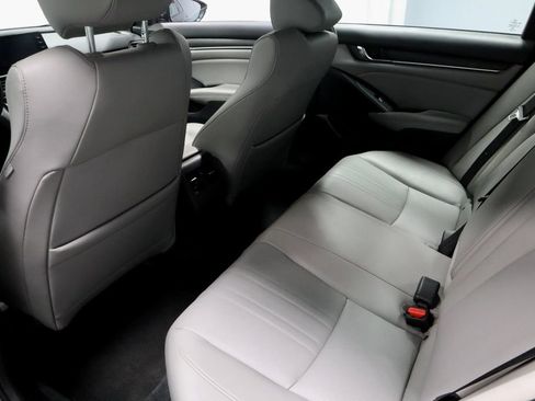 Used 2020 Honda Accord Touring image 21