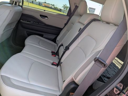 Certified 2024 Nissan Pathfinder SL image 27