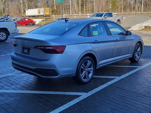 Certified 2023 Volkswagen Jetta SE w/ Panoramic Sunroof Package image 3