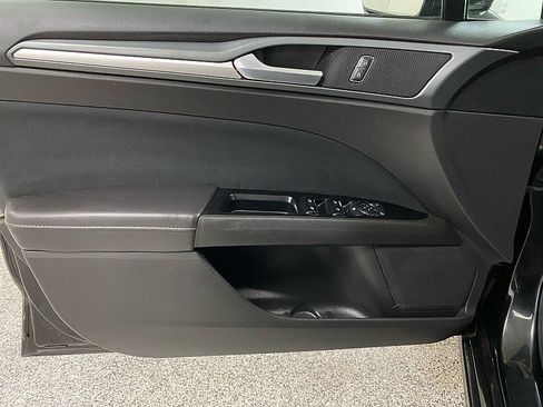 Used 2014 Ford Fusion SE image 9