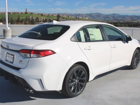 New 2026 Toyota Corolla SE image 3