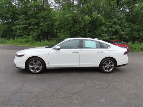 Used 2024 Honda Accord EX image 3