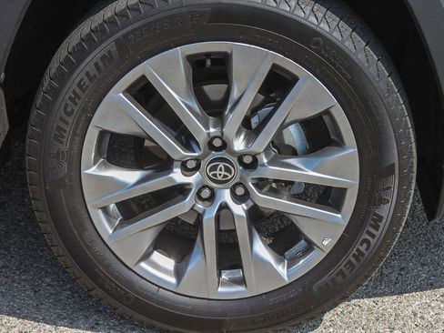 Used 2025 Toyota RAV4 XLE Premium image 14