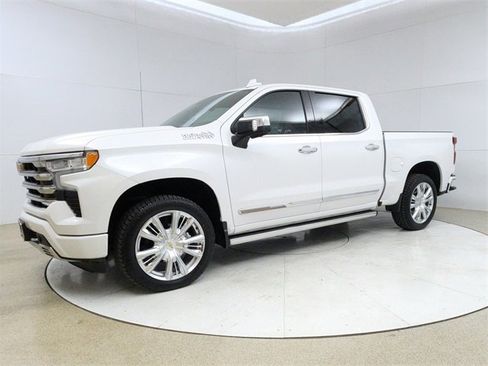 Used 2022 Chevrolet Silverado 1500 High Country w/ Technology Package image 3