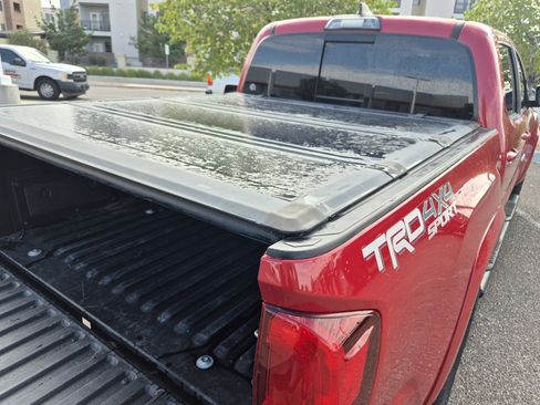 Used 2018 Toyota Tacoma TRD Sport AWD/4WD image 20