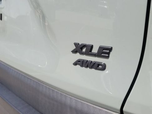 Used 2022 Toyota RAV4 XLE AWD/4WD image 10