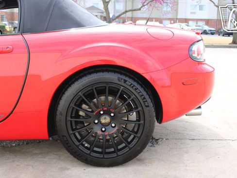 Used 2006 MAZDA MX-5 Miata Sport RWD image 40