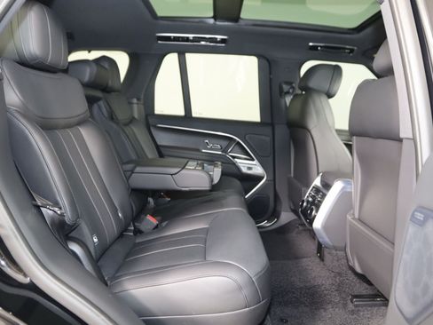 Used 2025 Land Rover Range Rover SE AWD/4WD image 16