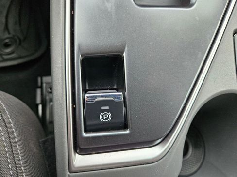 Used 2024 Subaru Crosstrek 2.0i Premium image 22