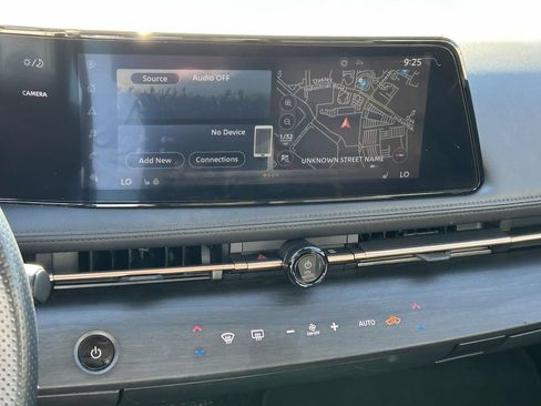 Used 2023 Nissan Ariya FWD image 22