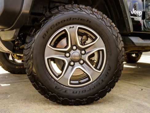 Used 2018 Jeep Wrangler Unlimited Sport S AWD/4WD image 3