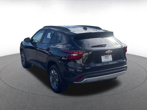 Used 2025 Chevrolet Trax LT image 11