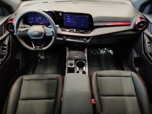 Used 2025 Chevrolet Equinox RS image 3