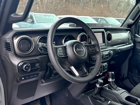 Used 2023 Jeep Wrangler Unlimited w/ Cold Weather Group image 15