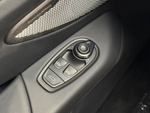 Used 2025 Aston Martin V8 Vantage Coupe image 34