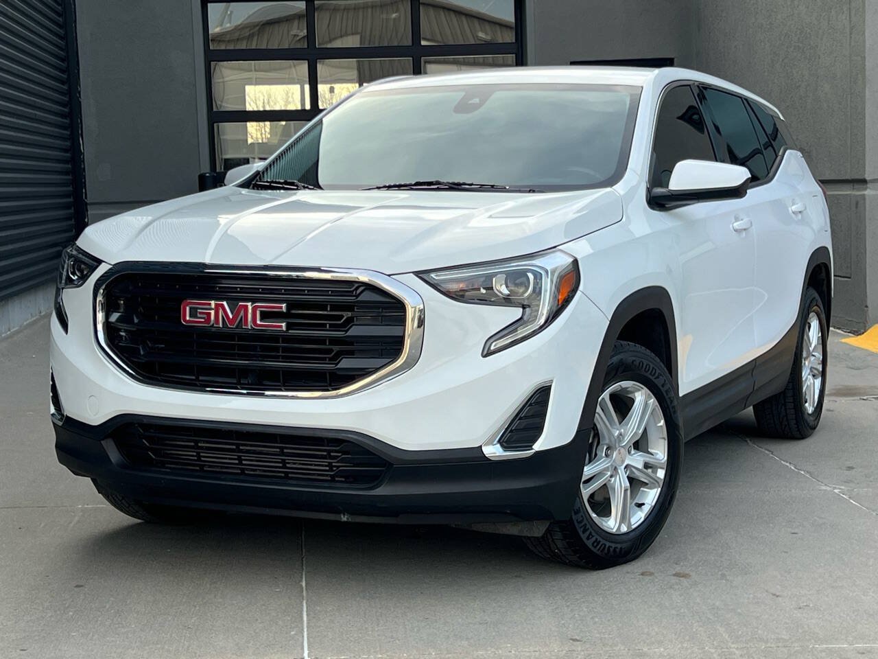 Used 2020 GMC Terrain SLE AWD/4WD image 3