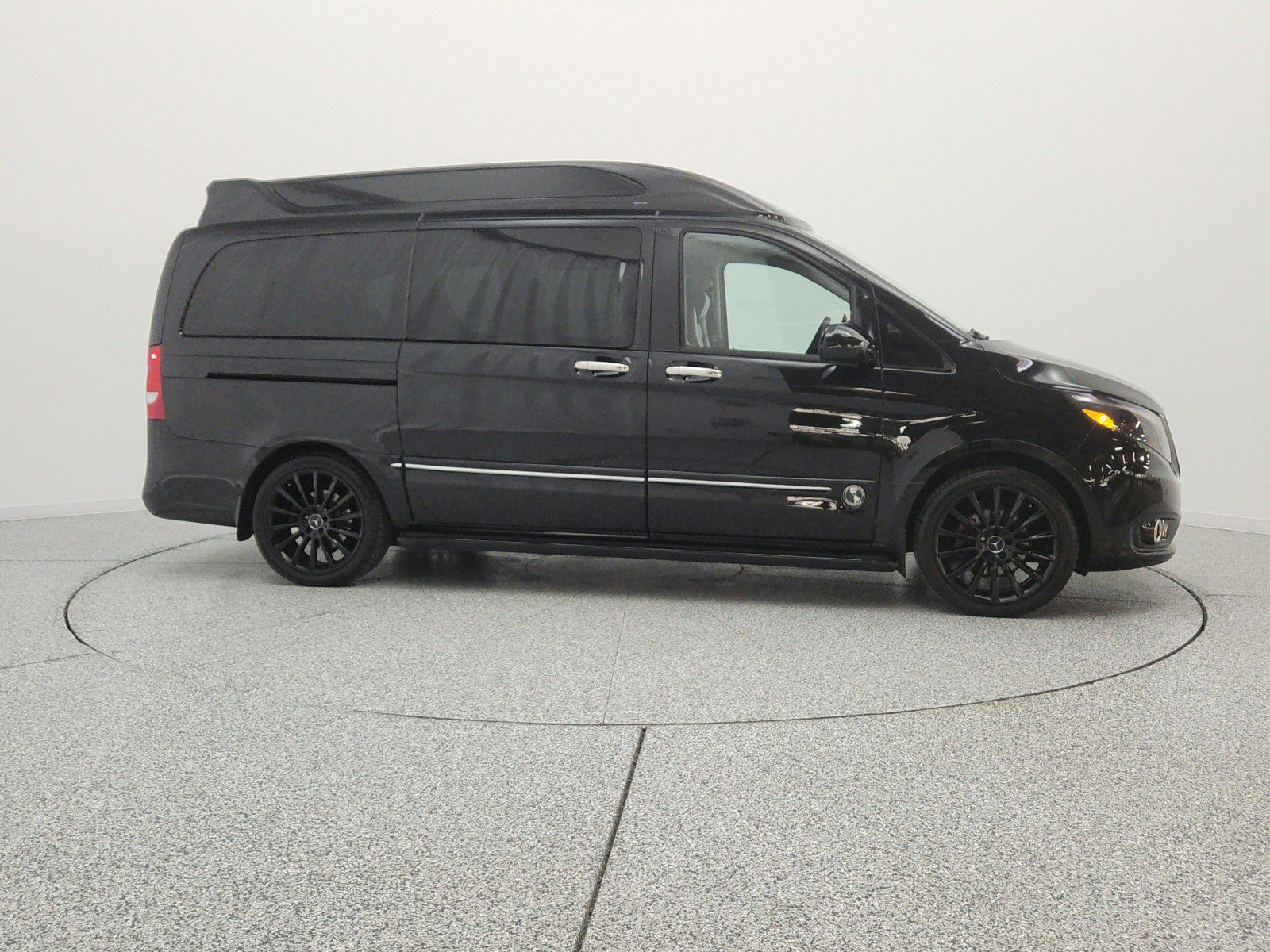 Used 2018 Mercedes-Benz Metris Passenger image 4