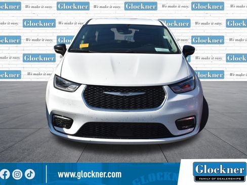 Used 2023 Chrysler Pacifica Touring-L FWD image 9
