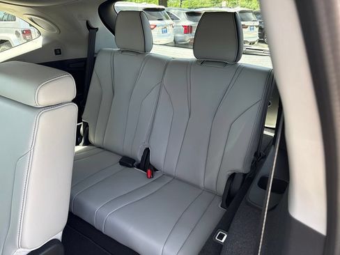 Certified 2026 Acura MDX SH-AWD w/ Advance Package image 16