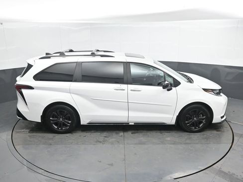 Used 2025 Toyota Sienna XSE AWD/4WD image 15