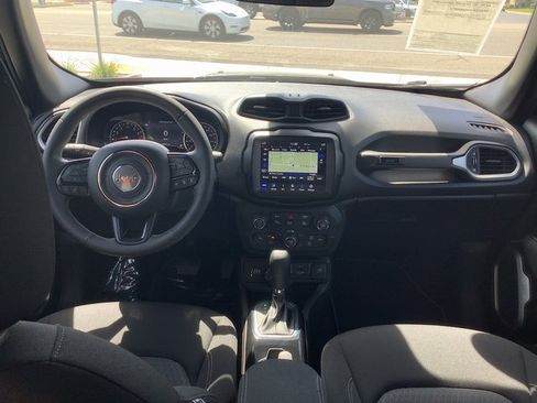 Used 2021 Jeep Renegade Latitude w/ Luxury Group II AWD/4WD image 6
