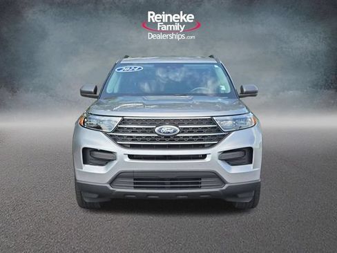 Used 2024 Ford Explorer XLT AWD/4WD image 2