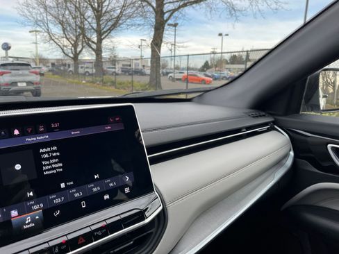 Used 2025 Jeep Compass Limited image 37