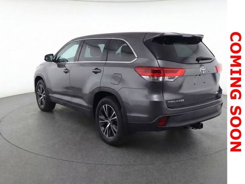 Used 2018 Toyota Highlander LE image 4