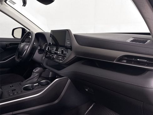 Certified 2023 Toyota Highlander LE image 42
