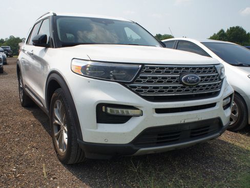 Used 2021 Ford Explorer Limited AWD/4WD image 3