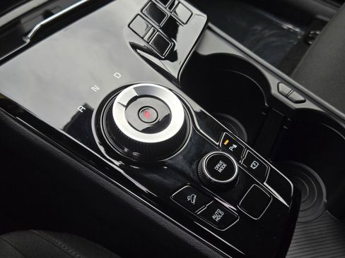 Used 2025 Kia Sportage LX image 18