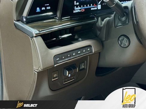 Used 2023 Cadillac Escalade Sport w/ LPO, ONYX Package AWD/4WD image 13