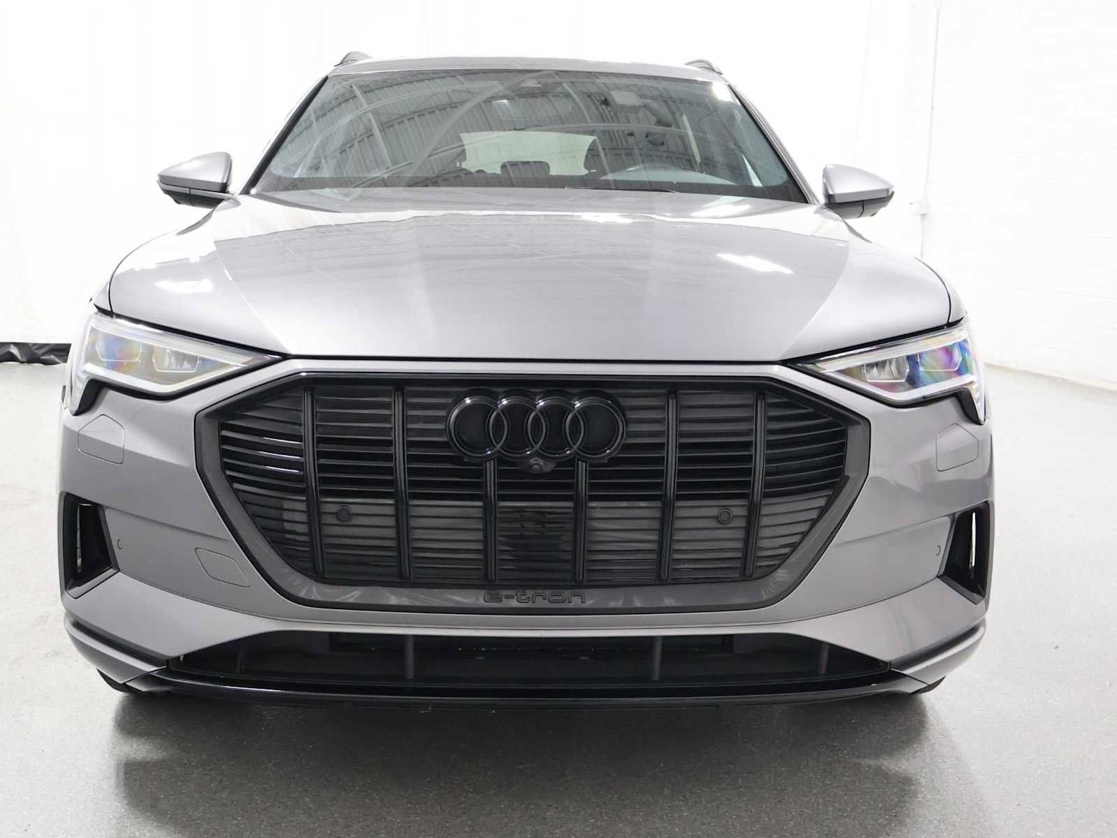 Used 2023 Audi e-tron Premium Plus w/ Premium Plus Package AWD/4WD image 14