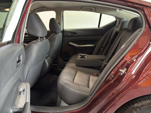 Used 2024 Nissan Altima 2.5 SV FWD image 10