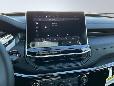 New 2026 Jeep Compass Latitude image 8