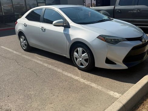 Used 2019 Toyota Corolla LE w/ Carpet Mat Package (TMS) FWD image 3