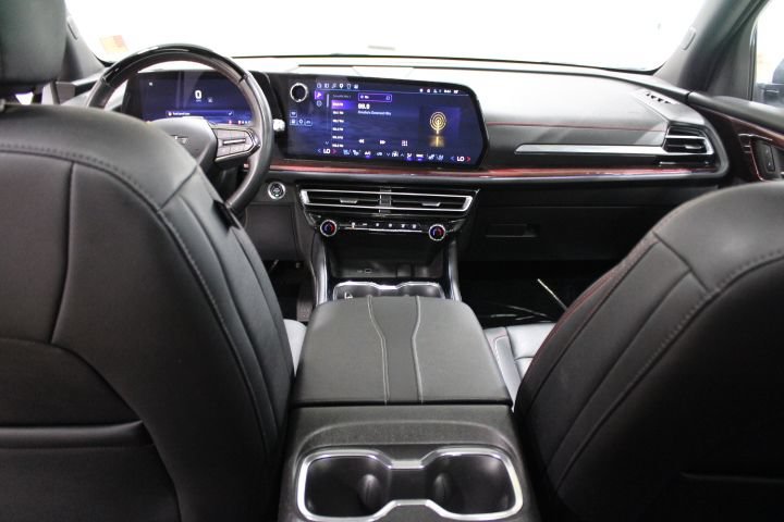 Used 2025 Chevrolet Traverse RS AWD/4WD image 35