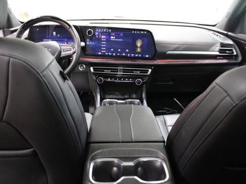 Used 2025 Chevrolet Traverse RS AWD/4WD image 35