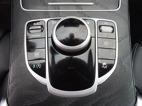 Used 2018 Mercedes-Benz GLC 300 4MATIC w/ Premium Package image 17