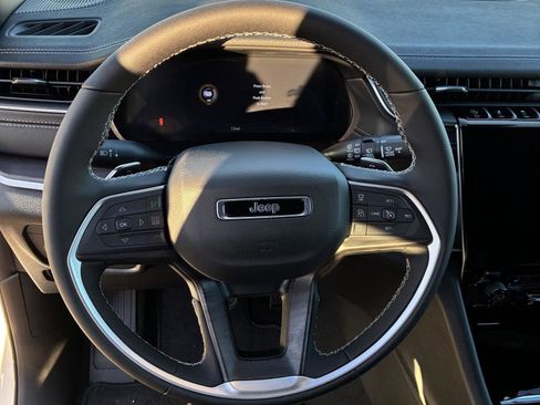 New 2025 Jeep Grand Cherokee L Limited image 5