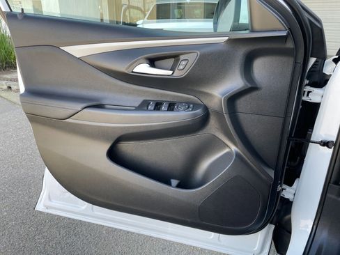 Used 2025 Buick Envista Preferred image 18