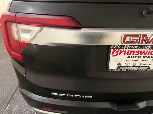 Used 2023 GMC Acadia SLE w/ Driver Convenience Package image 16