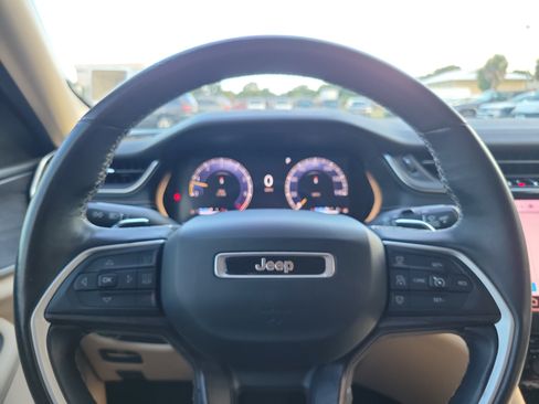 Used 2022 Jeep Grand Cherokee Limited AWD/4WD image 16