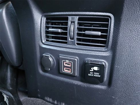 Used 2020 Nissan Titan SV w/ SV Convenience Package image 31