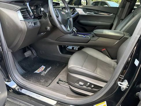 Used 2024 Cadillac XT6 Premium Luxury w/ LPO, Floor Liner Package AWD/4WD image 9