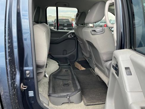 Used 2014 Nissan Frontier SV w/ SV Value Truck Package AWD/4WD image 3