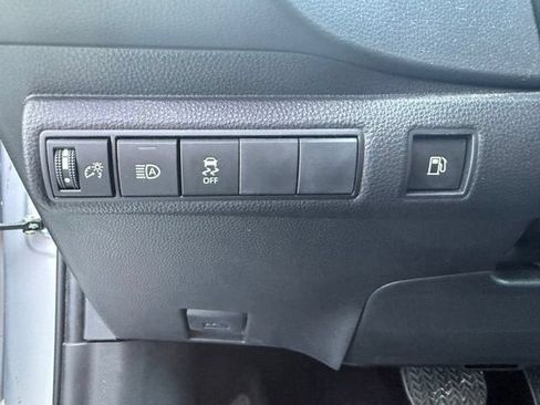 Used 2025 Toyota Corolla SE FWD image 24