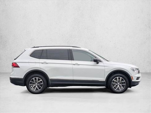 Used 2020 Volkswagen Tiguan SE w/ 3rd Row Seat Package AWD/4WD image 4