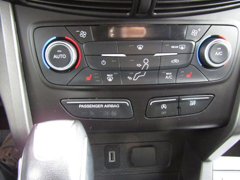 Used 2018 Ford Escape SEL image 19