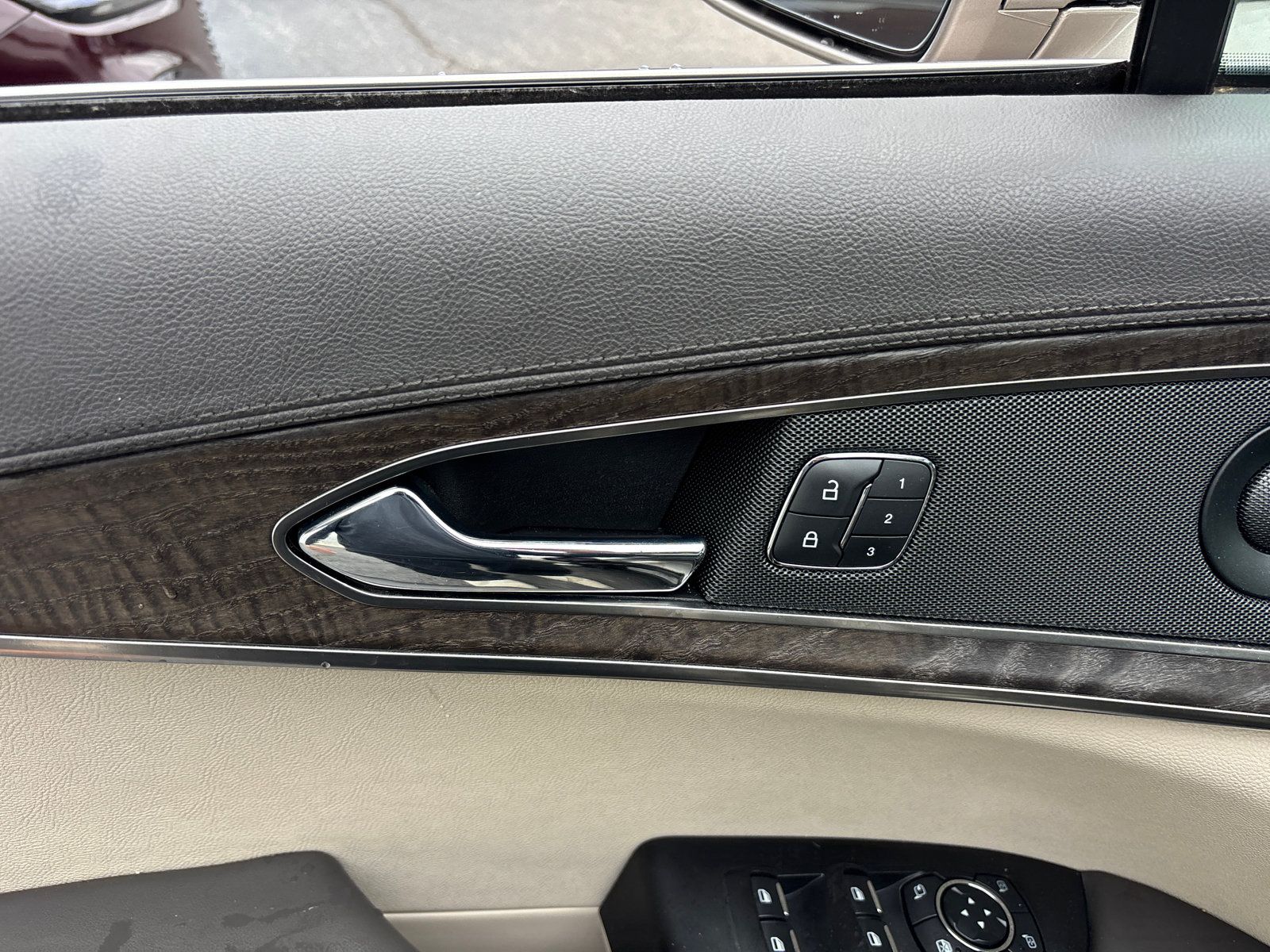 Used 2019 Lincoln Nautilus Reserve AWD/4WD image 12
